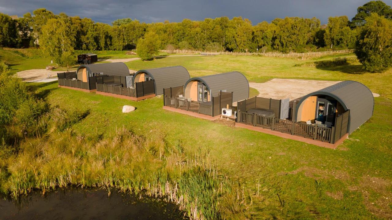 Newmore Highland Pods With Hot Tubs On Nc500 Invergordon Exterior foto